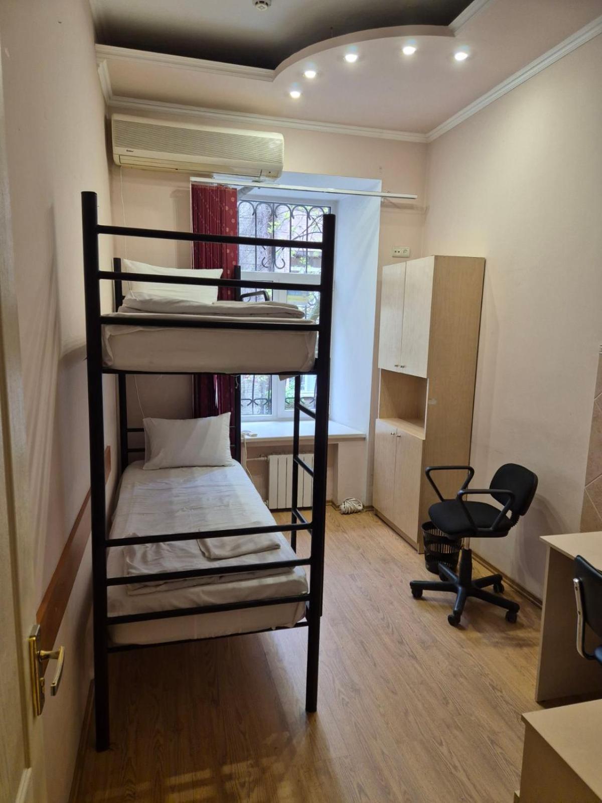 P2B Hostel & Bar เคียฟ ภายนอก รูปภาพ
